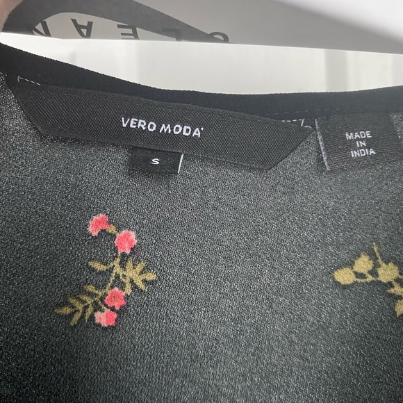 Floral wrap shirt size small - Picture 5 of 5